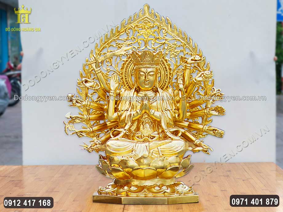 Ng&agrave;i đội m&atilde;o Hoa Quang h&oacute;a hiện 5 vị Phật